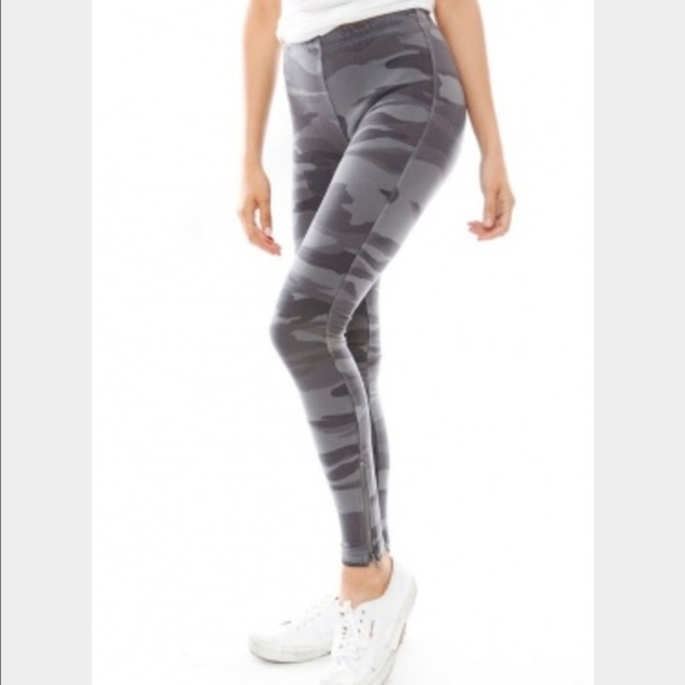 Splendid Camo Print Zip Leggings